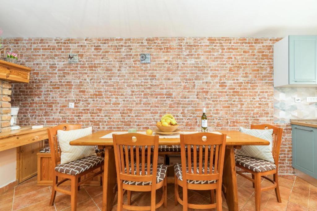 Apartment Mladenka Pula Luaran gambar