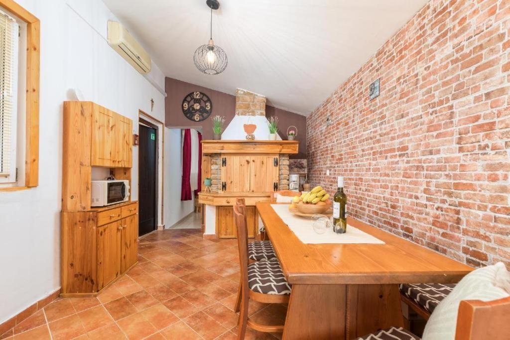 Apartment Mladenka Pula Luaran gambar