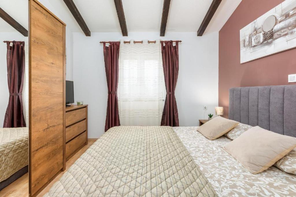 Apartment Mladenka Pula Luaran gambar