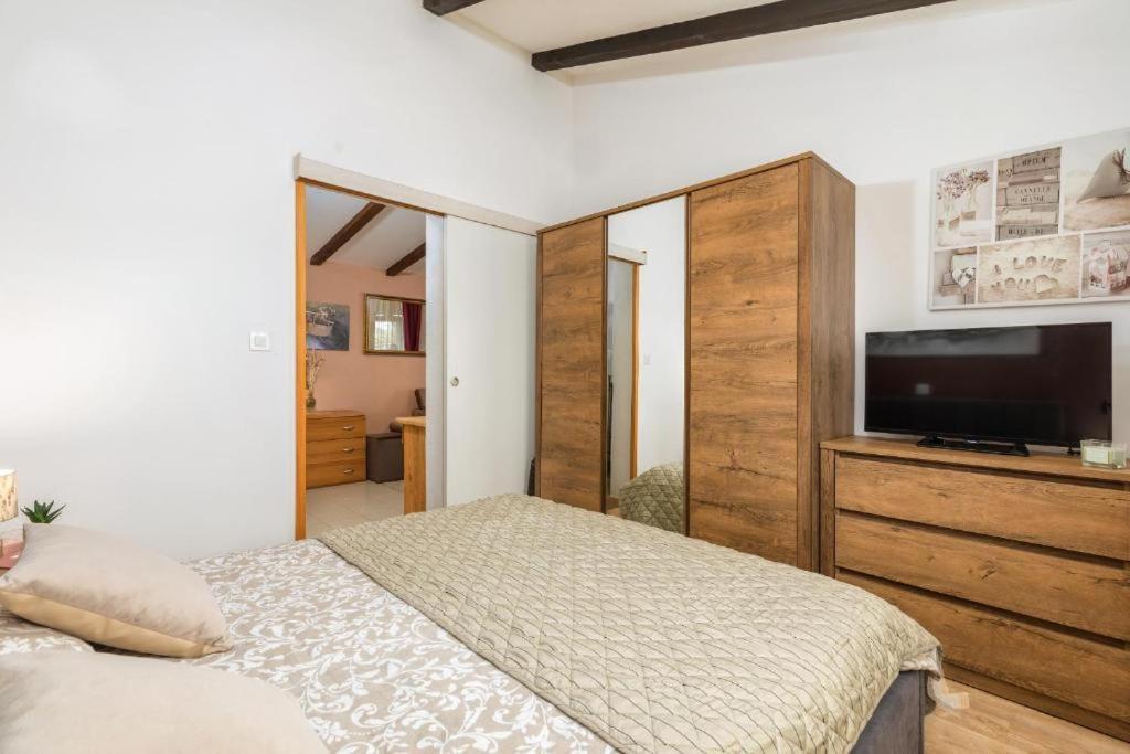 Apartment Mladenka Pula Luaran gambar