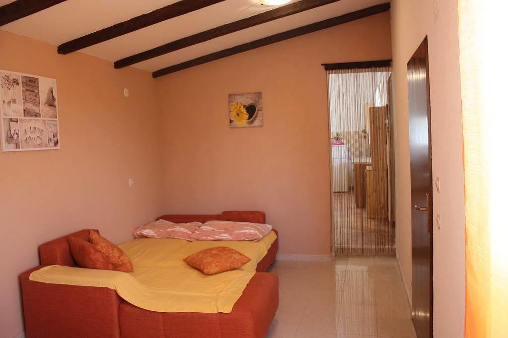 Apartment Mladenka Pula Luaran gambar