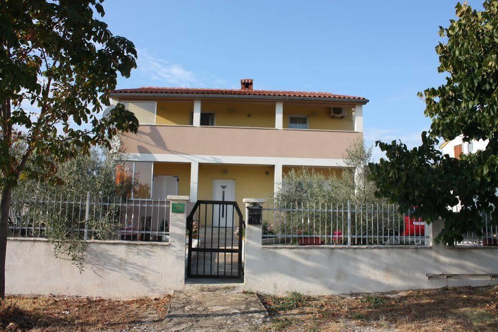 Apartment Mladenka Pula Luaran gambar