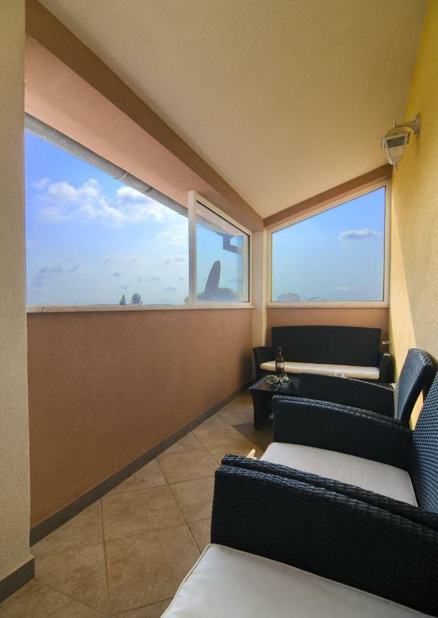 Apartment Mladenka Pula Luaran gambar