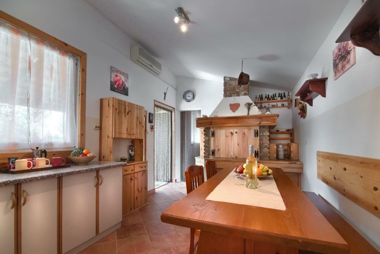 Apartment Mladenka Pula Luaran gambar