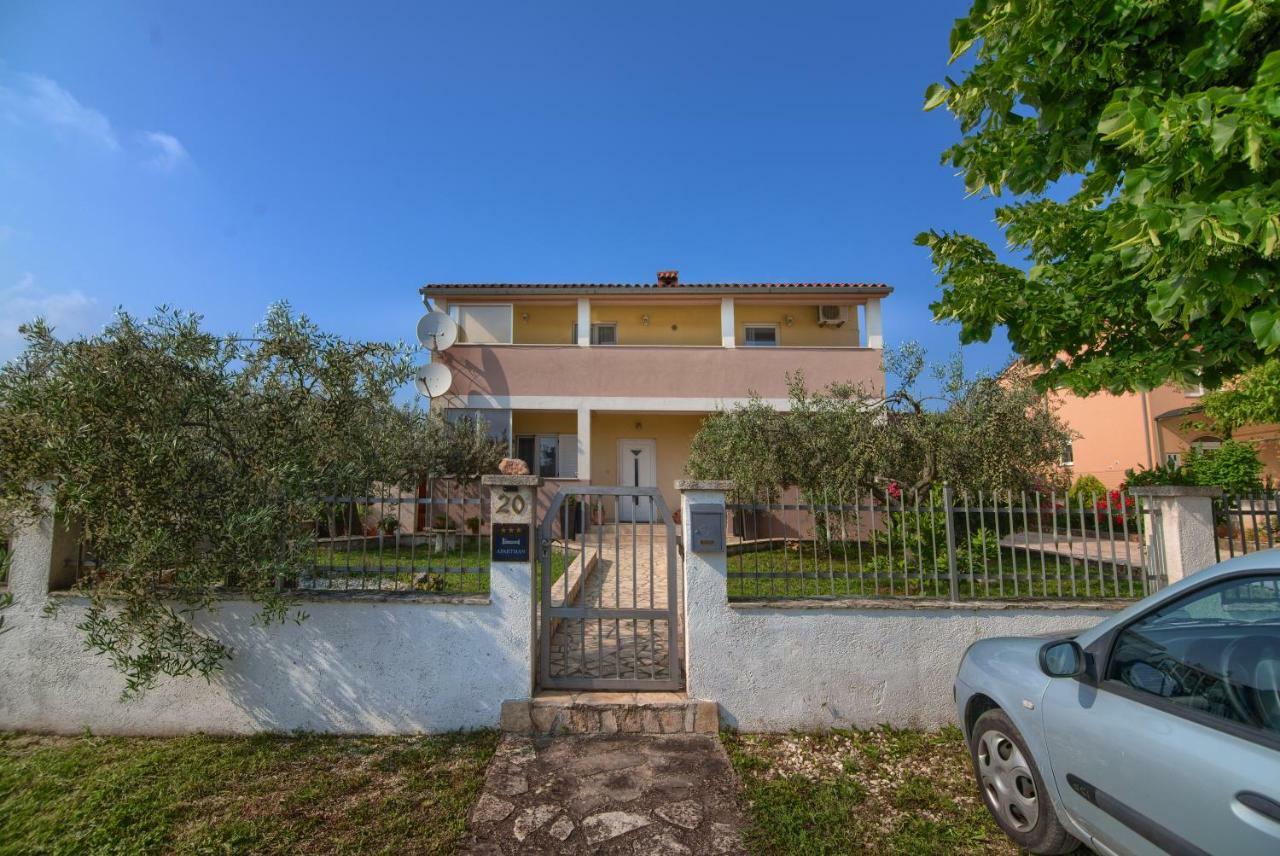 Apartment Mladenka Pula Luaran gambar