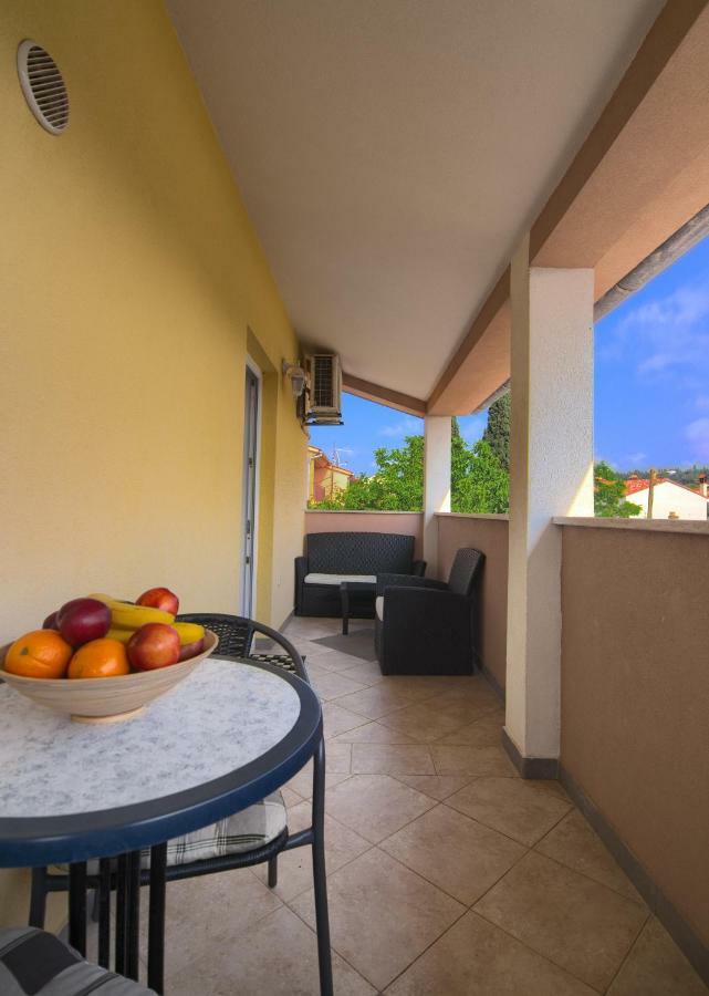 Apartment Mladenka Pula Luaran gambar
