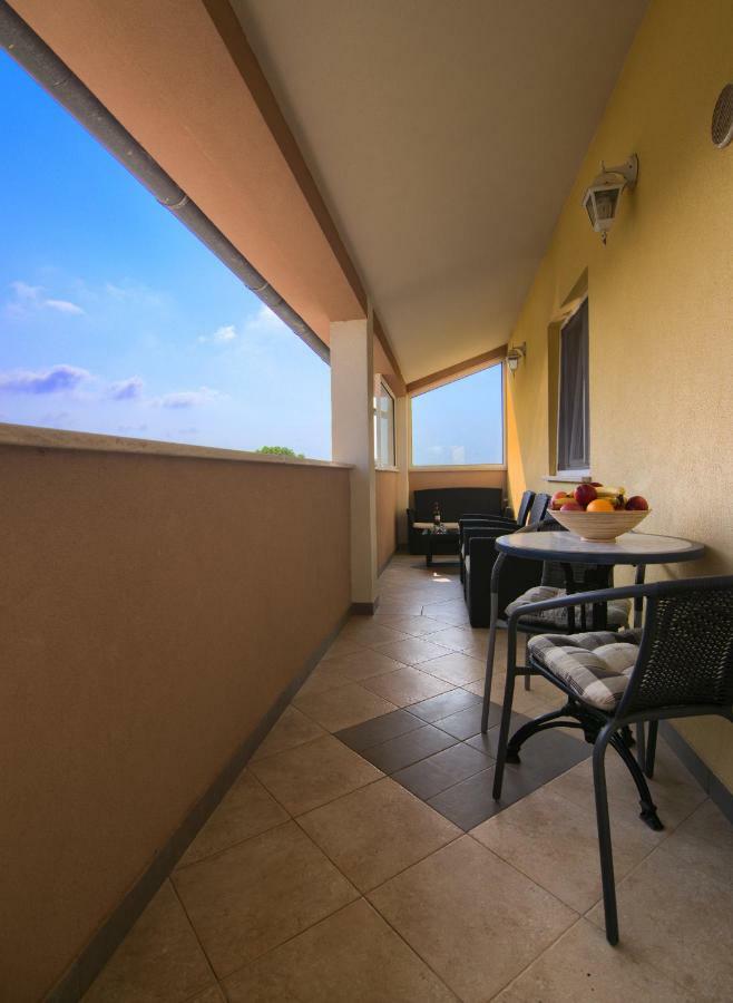 Apartment Mladenka Pula Luaran gambar