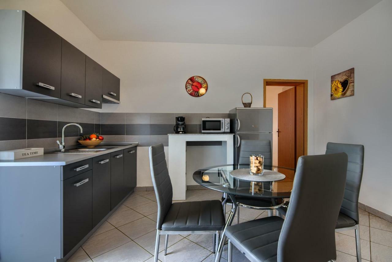 Apartment Mladenka Pula Luaran gambar