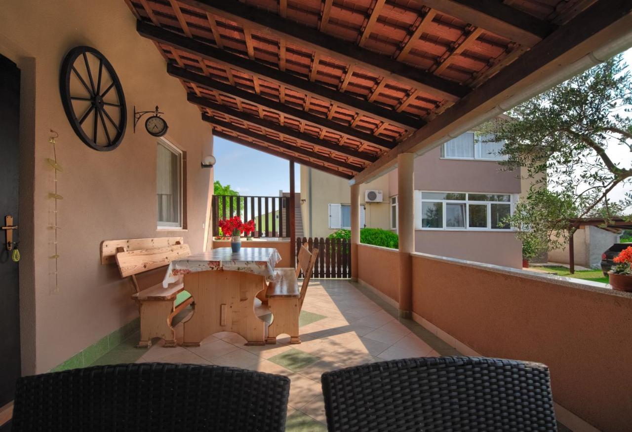 Apartment Mladenka Pula Luaran gambar